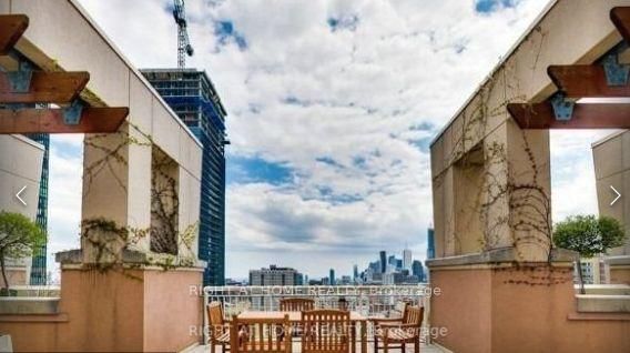 100 Hayden Street • #701 • Toronto, ON photo 19