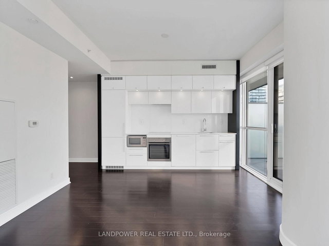 2609 - 15 Grenville Street