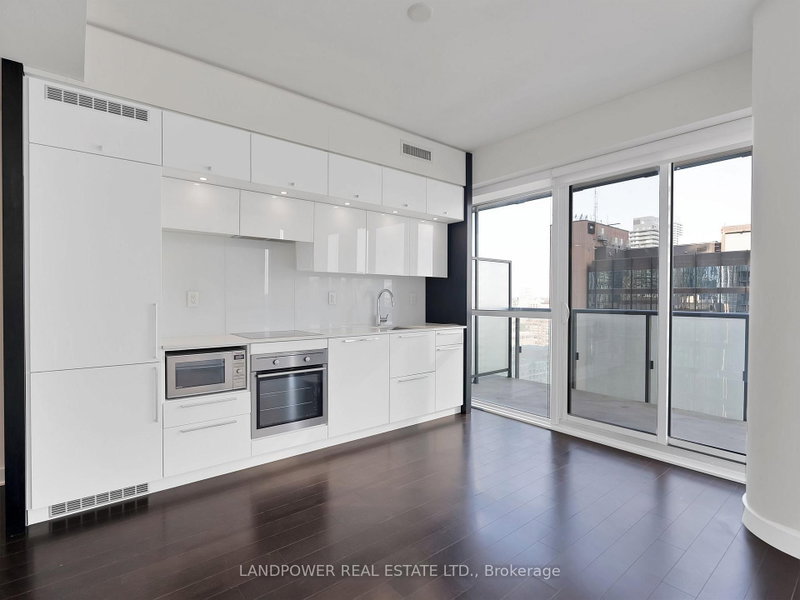 2609 - 15 Grenville Street