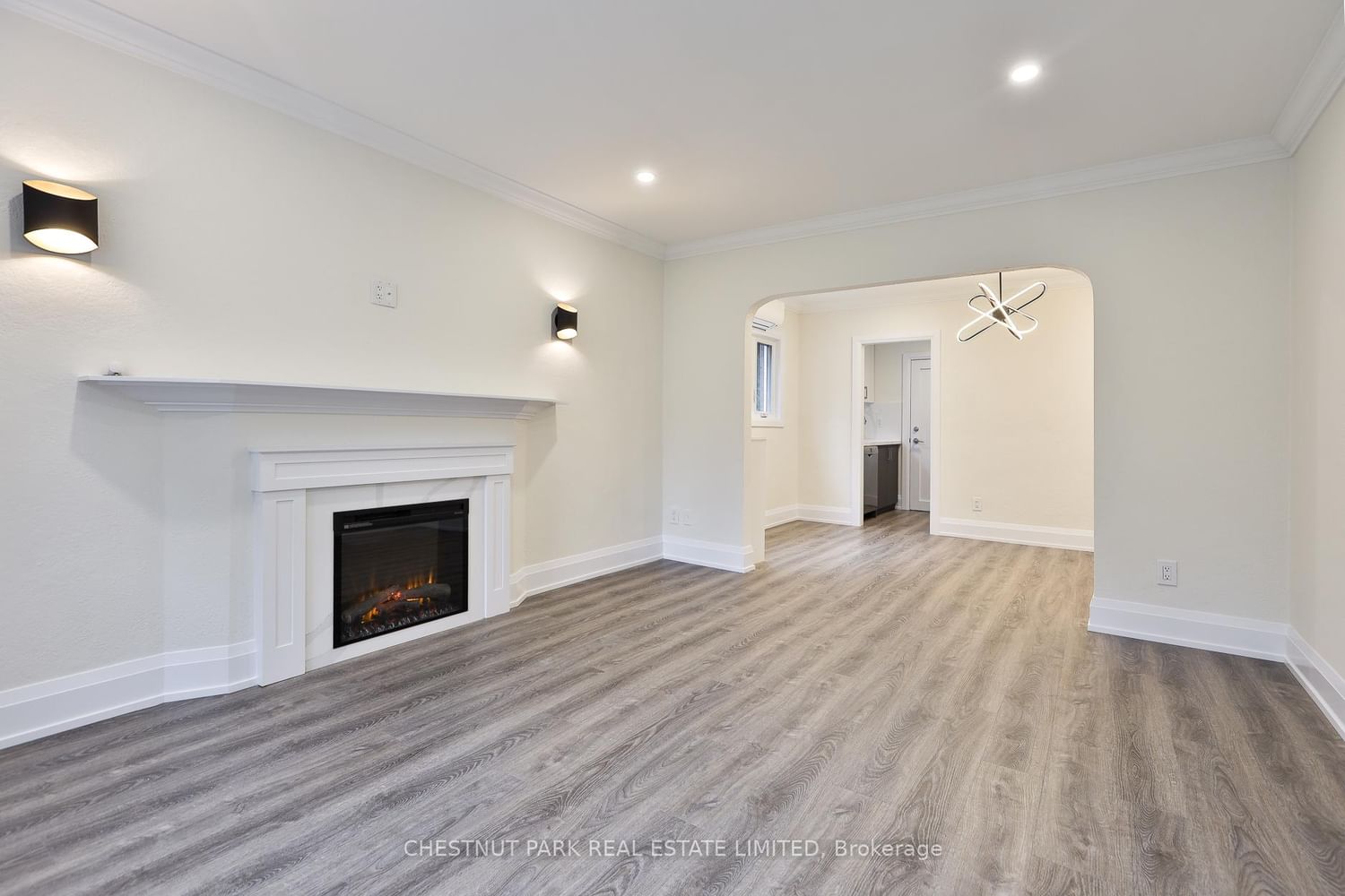 Main-4 Oriole Crescent, Toronto, ON, photo 4