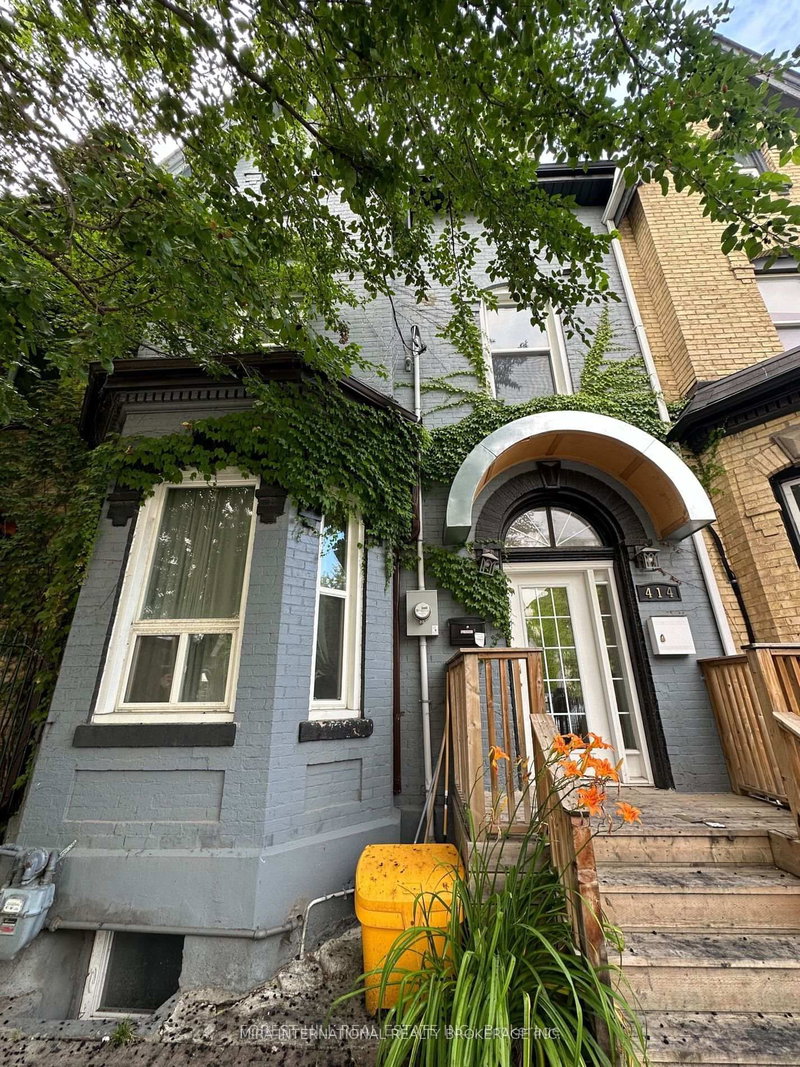 B1 - 414 Dundas Street E