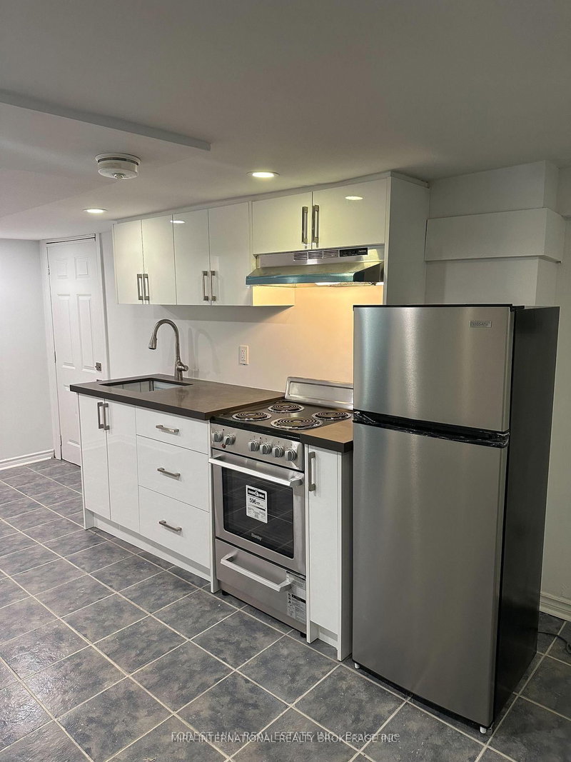B1 - 414 Dundas Street E