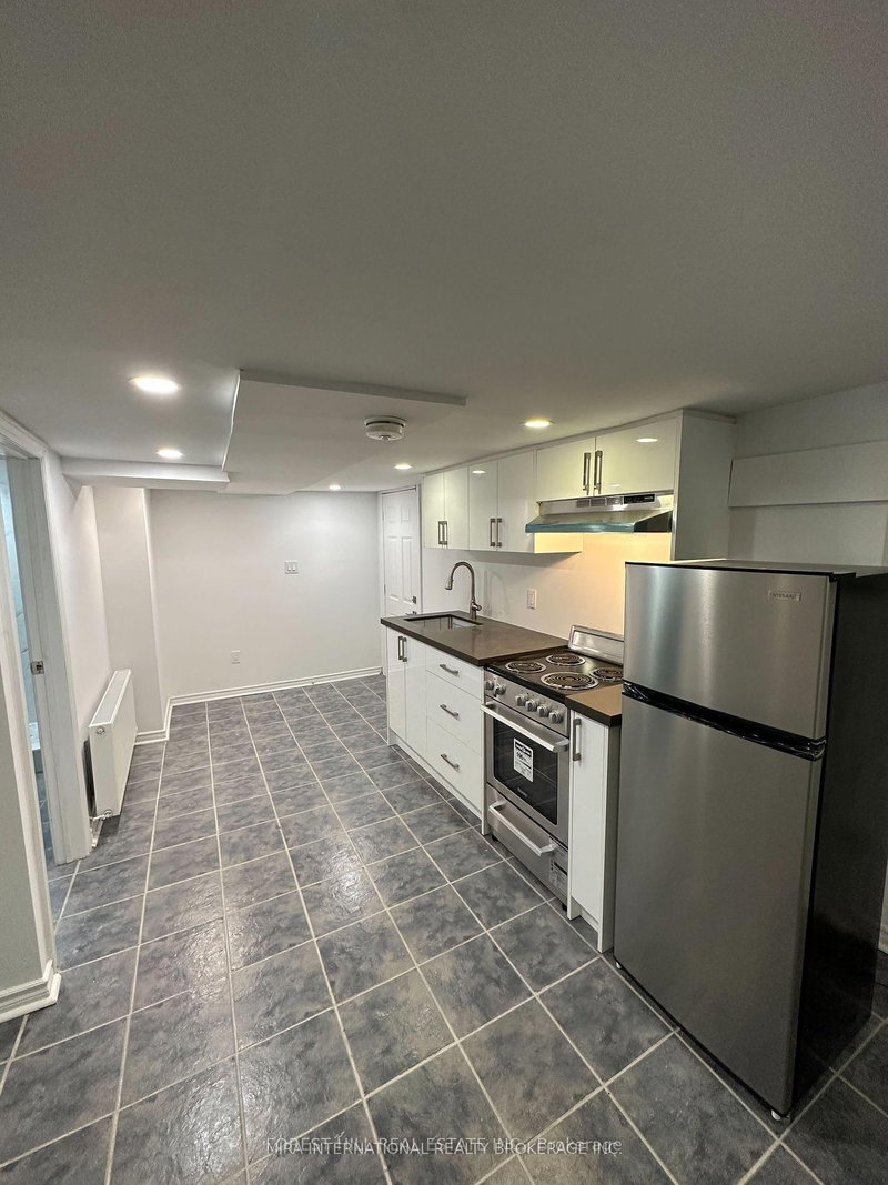 B1 - 414 Dundas Street E