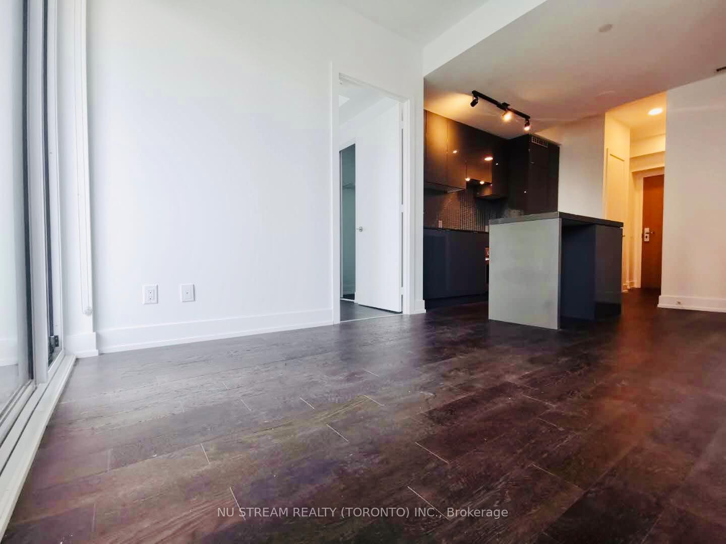 3101-7 Grenville Street, Toronto, ON, photo 2