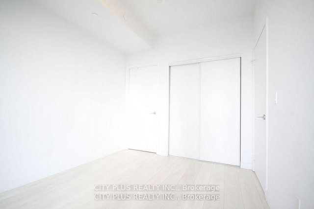 3201 - 8 Eglinton Avenue E