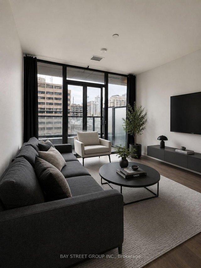 408 - 11 Wellesley Street W