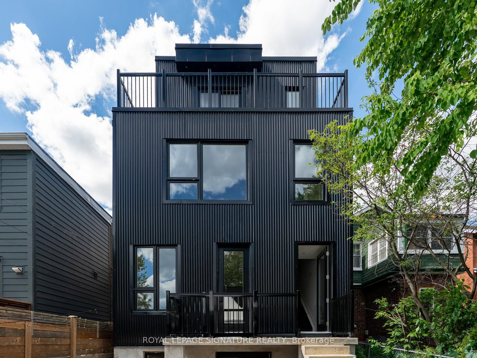 #4-7 Earnscliffe Road, Toronto, ON