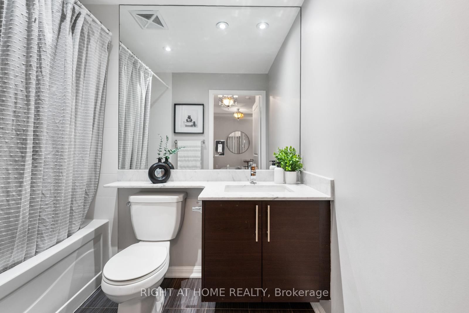 9 Bastion Street • Toronto, ON photo 15