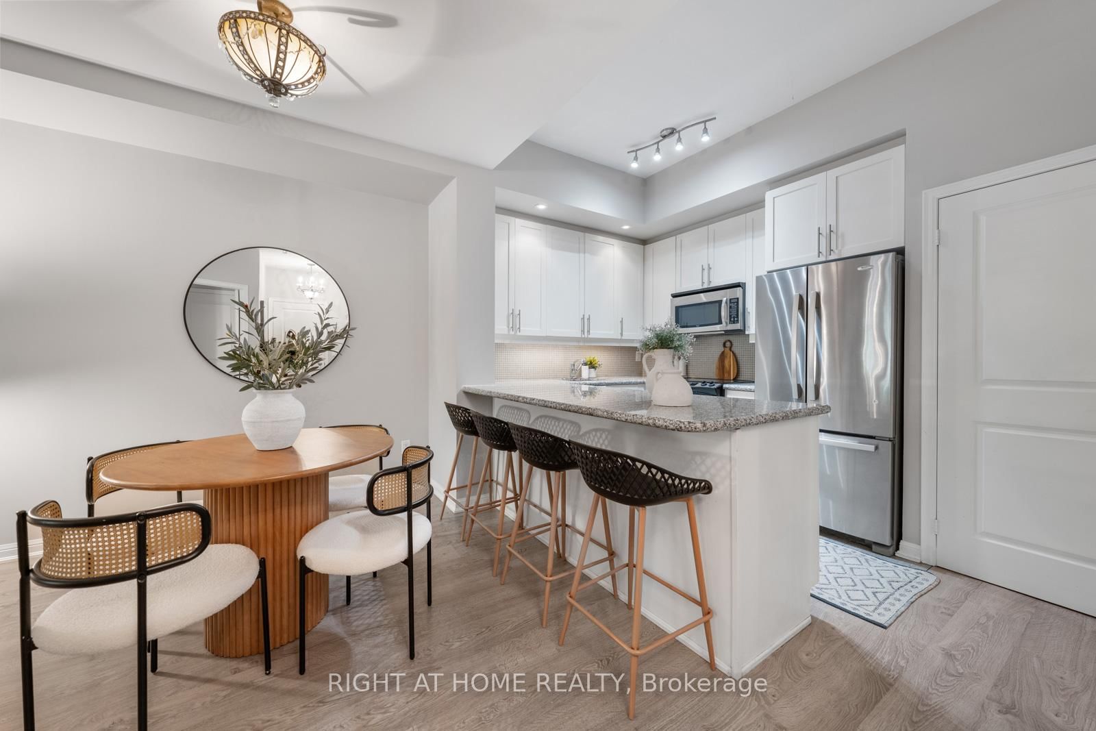 9 Bastion Street • Toronto, ON photo 8