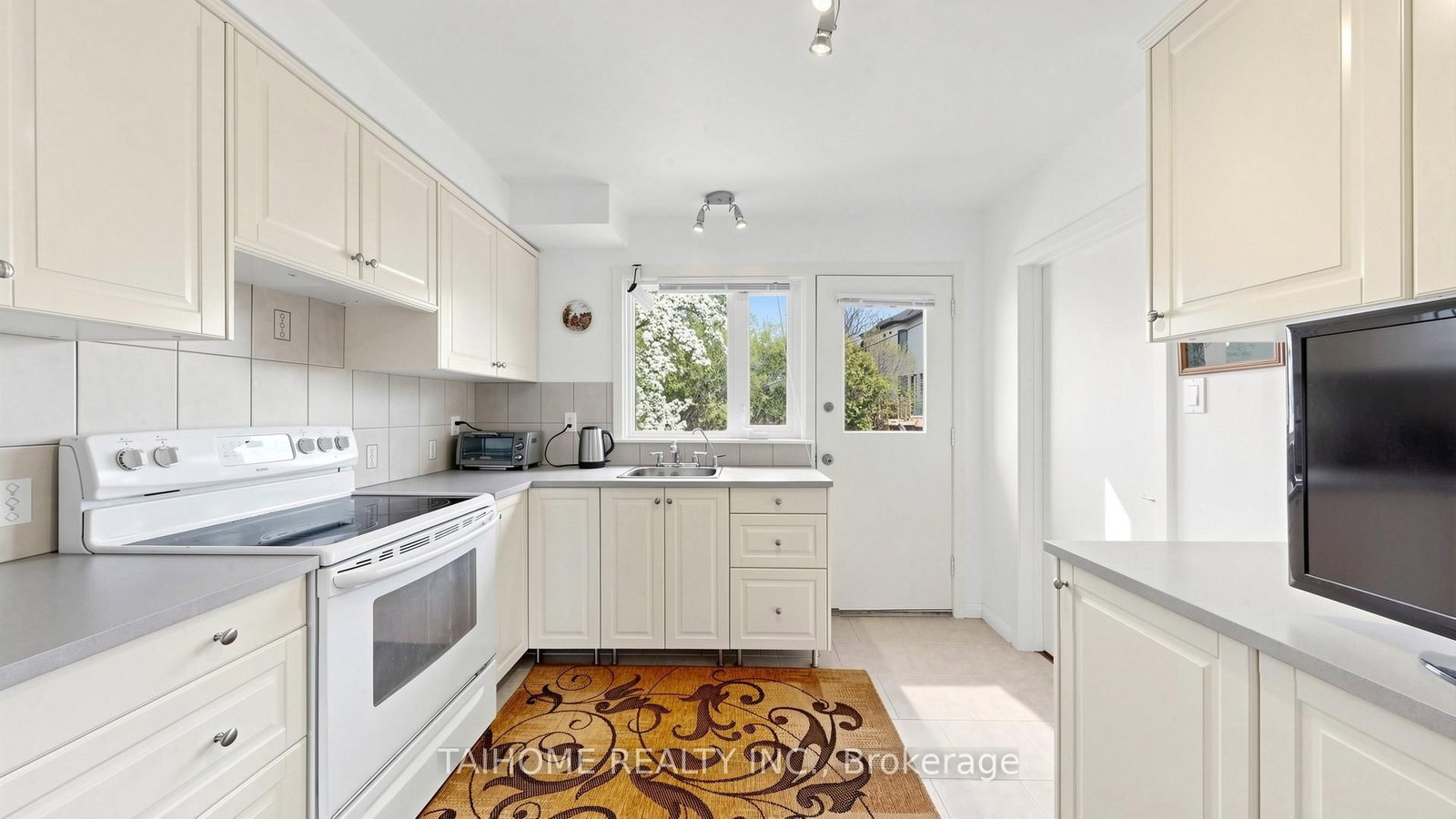 72 Bowerbank Drive • Toronto, ON photo 18