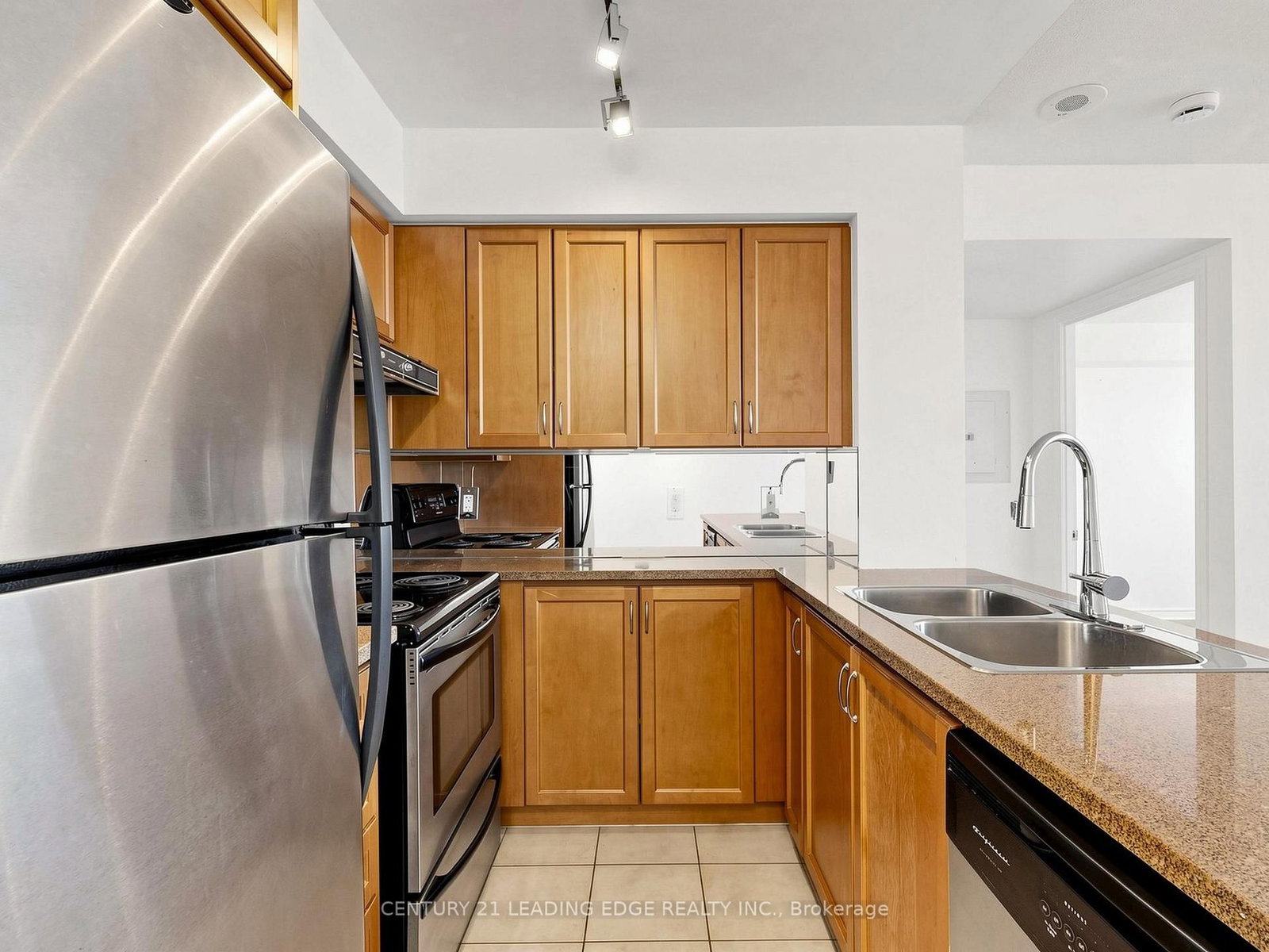 18 Kenaston Garden • #1601 • Toronto, ON photo 9