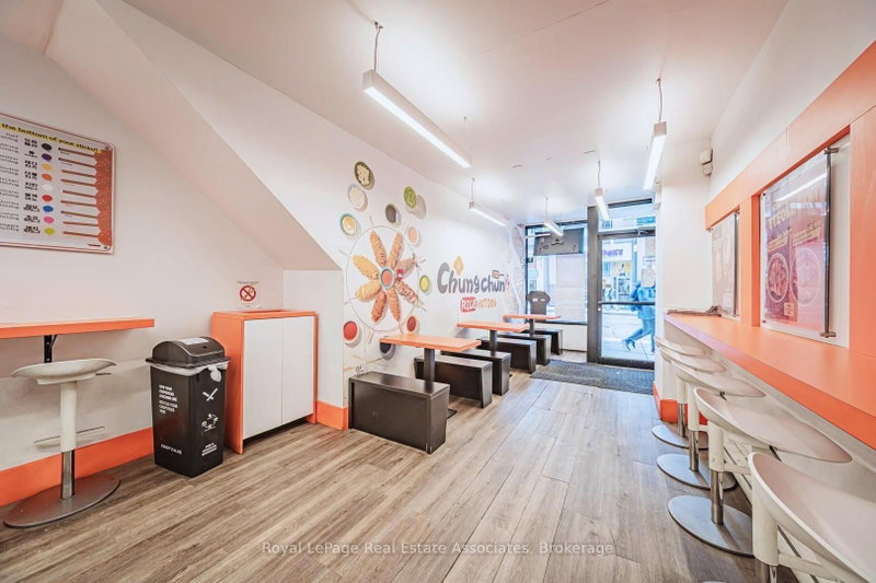 582 Yonge St photo 4