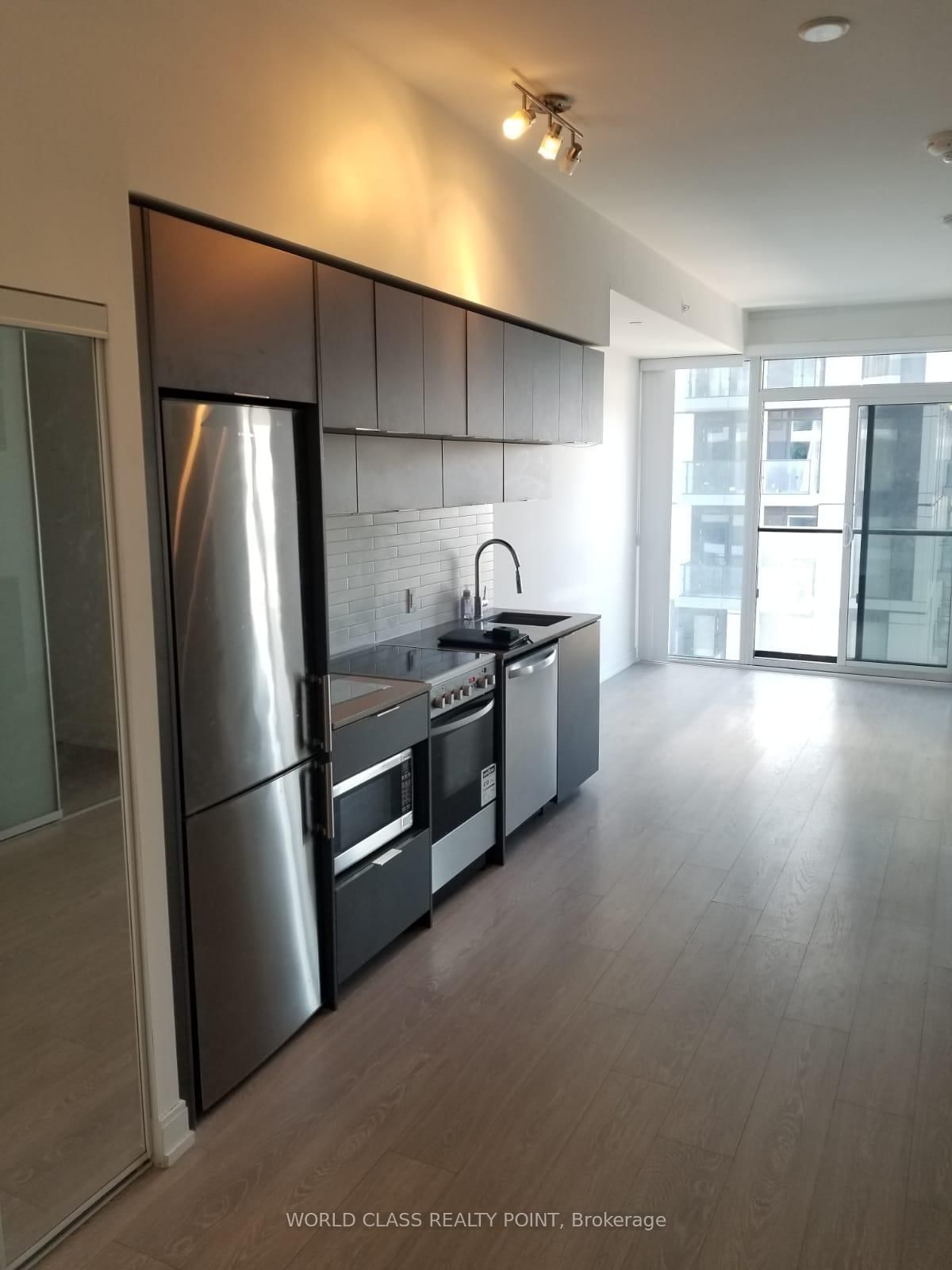 181 E Dundas Street • #4702 • Toronto, ON photo 2
