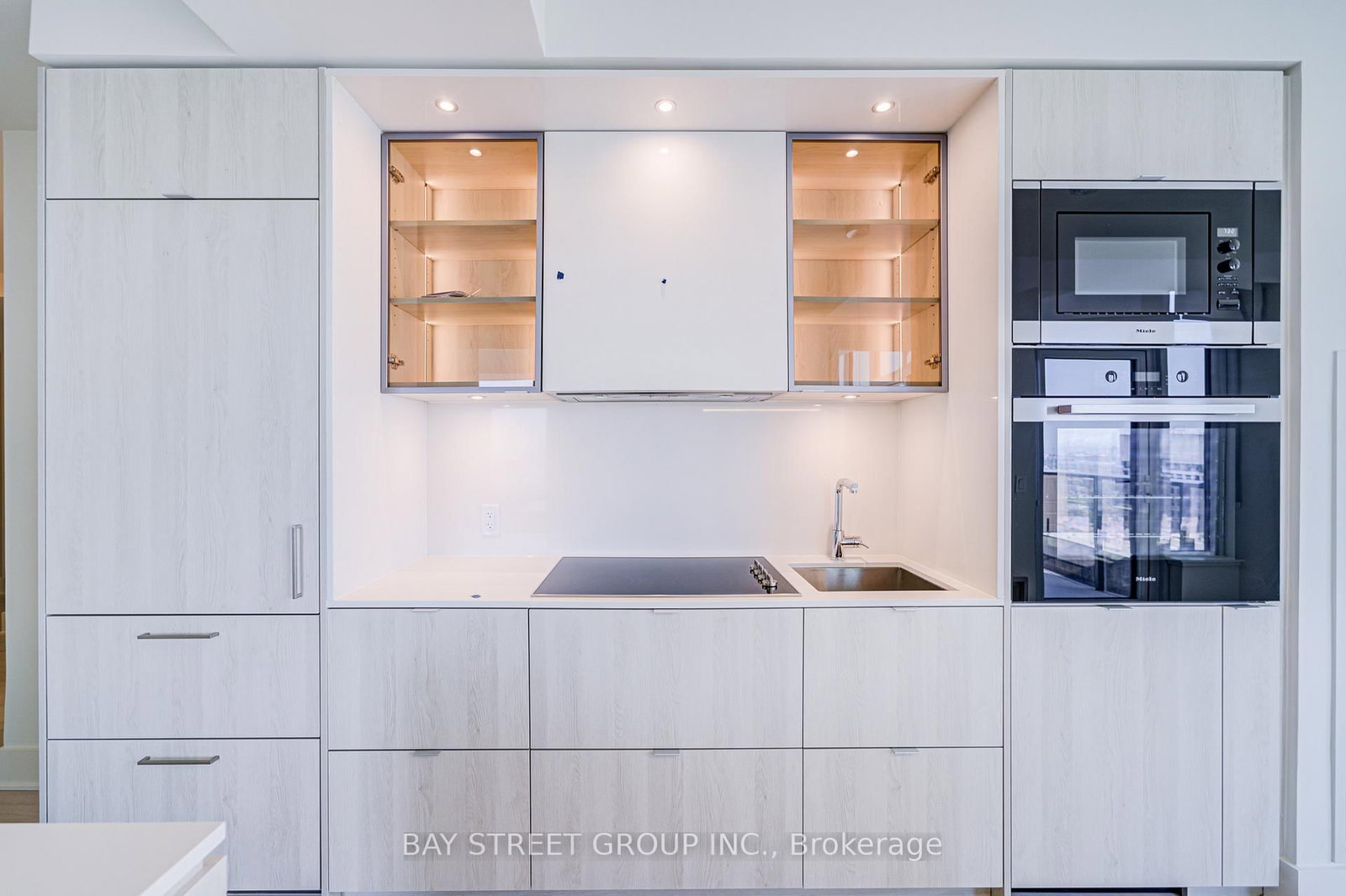 11 Yorkville Avenue • #2312 • Toronto, ON photo 13