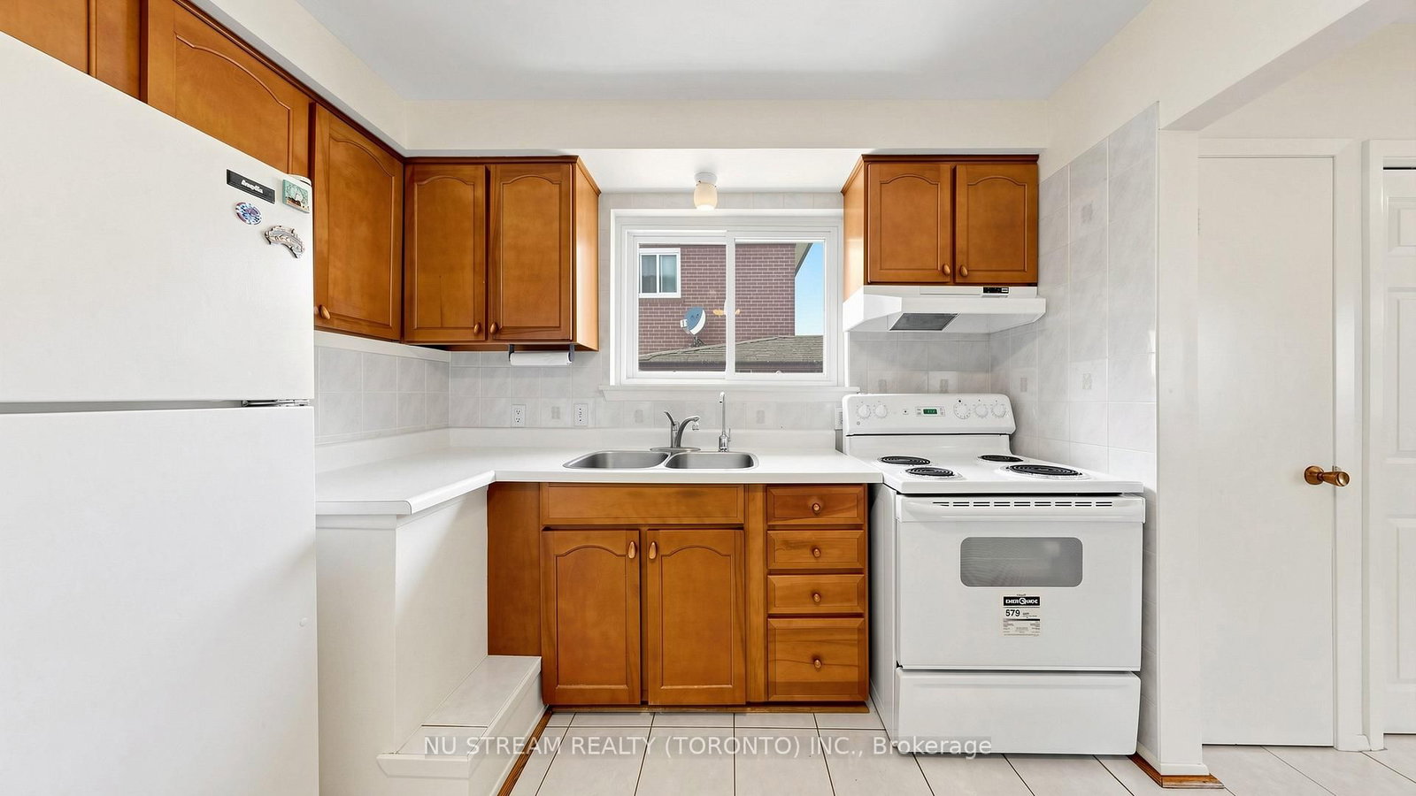 86 Brian Drive • Toronto, ON photo 12