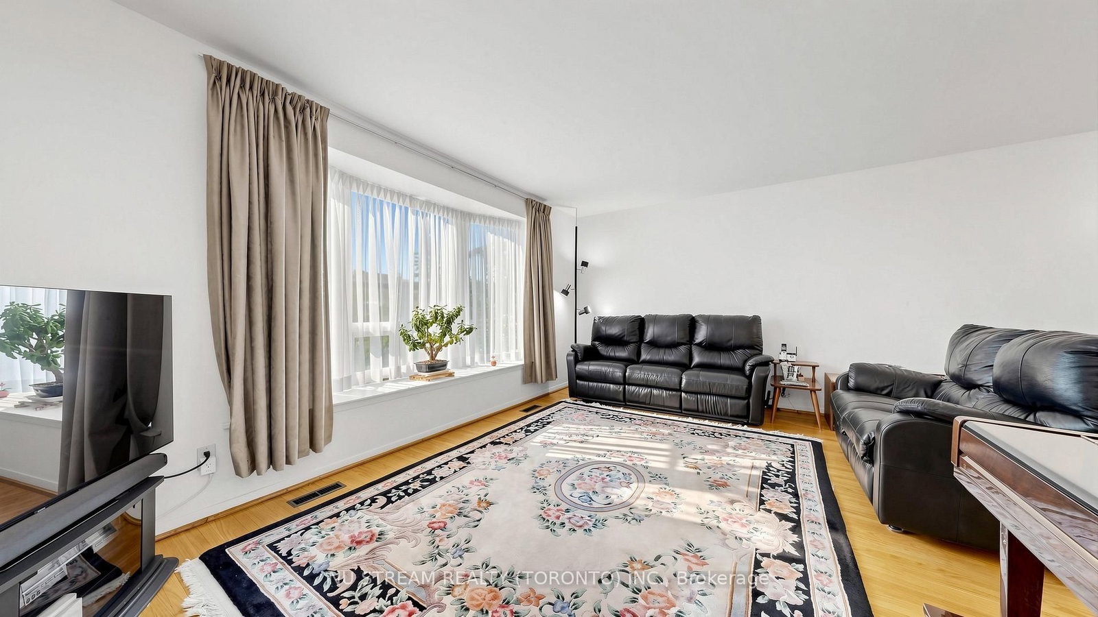 86 Brian Drive • Toronto, ON photo 6