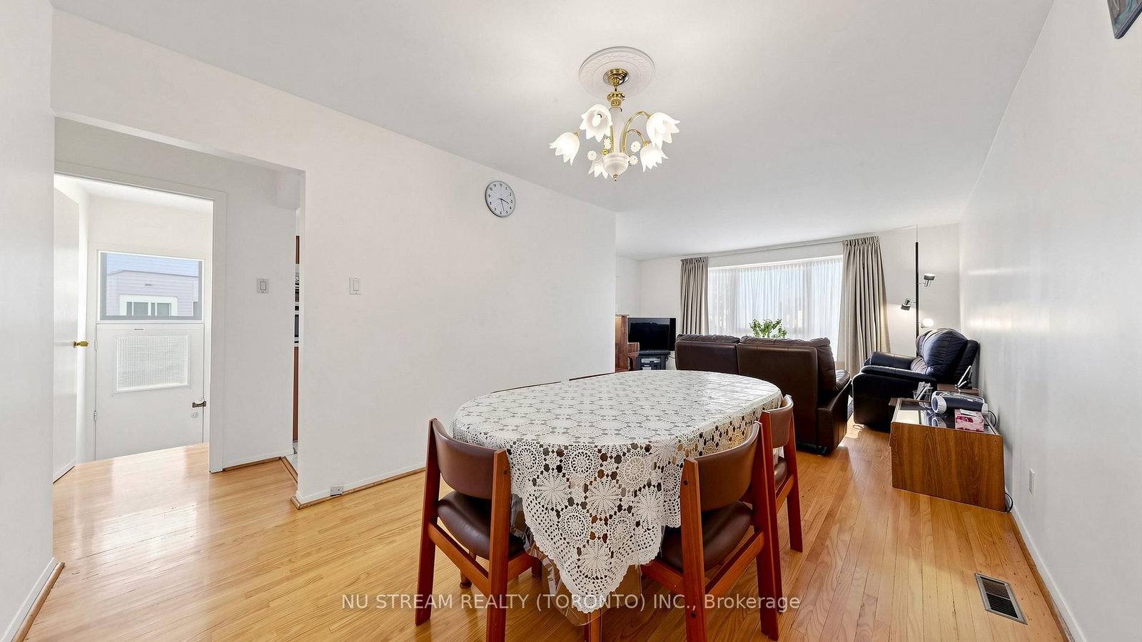 86 Brian Drive • Toronto, ON photo 8