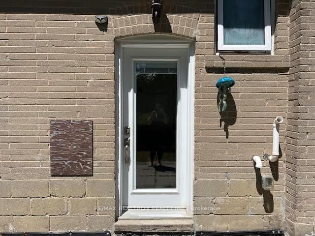 Lower-37 Kenton Drive, Toronto, ON, photo 3