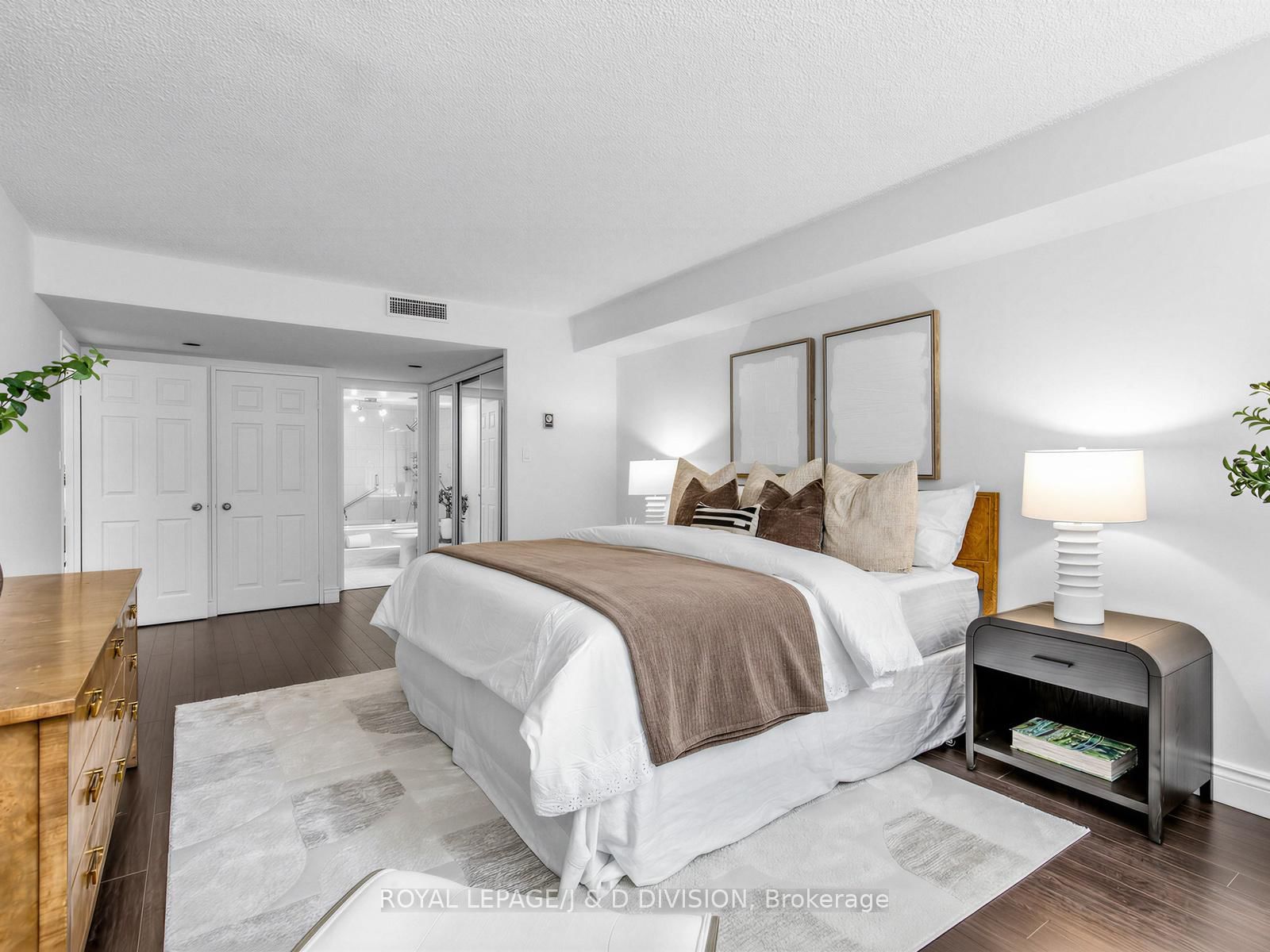 71 E Charles Street • #304 • Toronto, ON photo 21