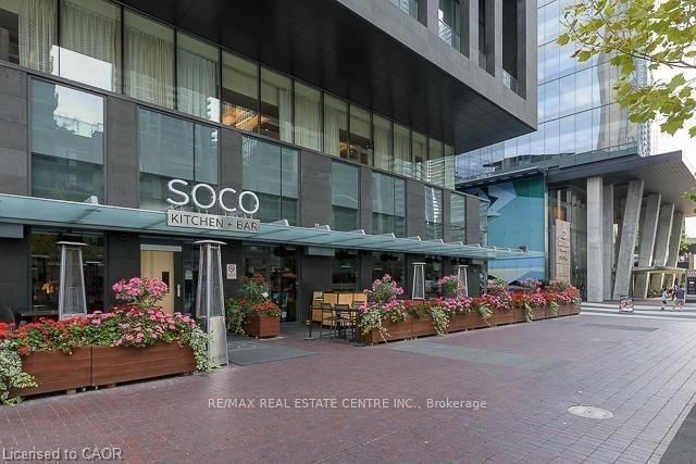 802 - 51 Lower Simcoe Street