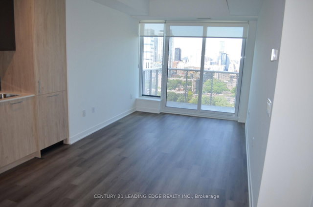 2407 - 10 Oak Street