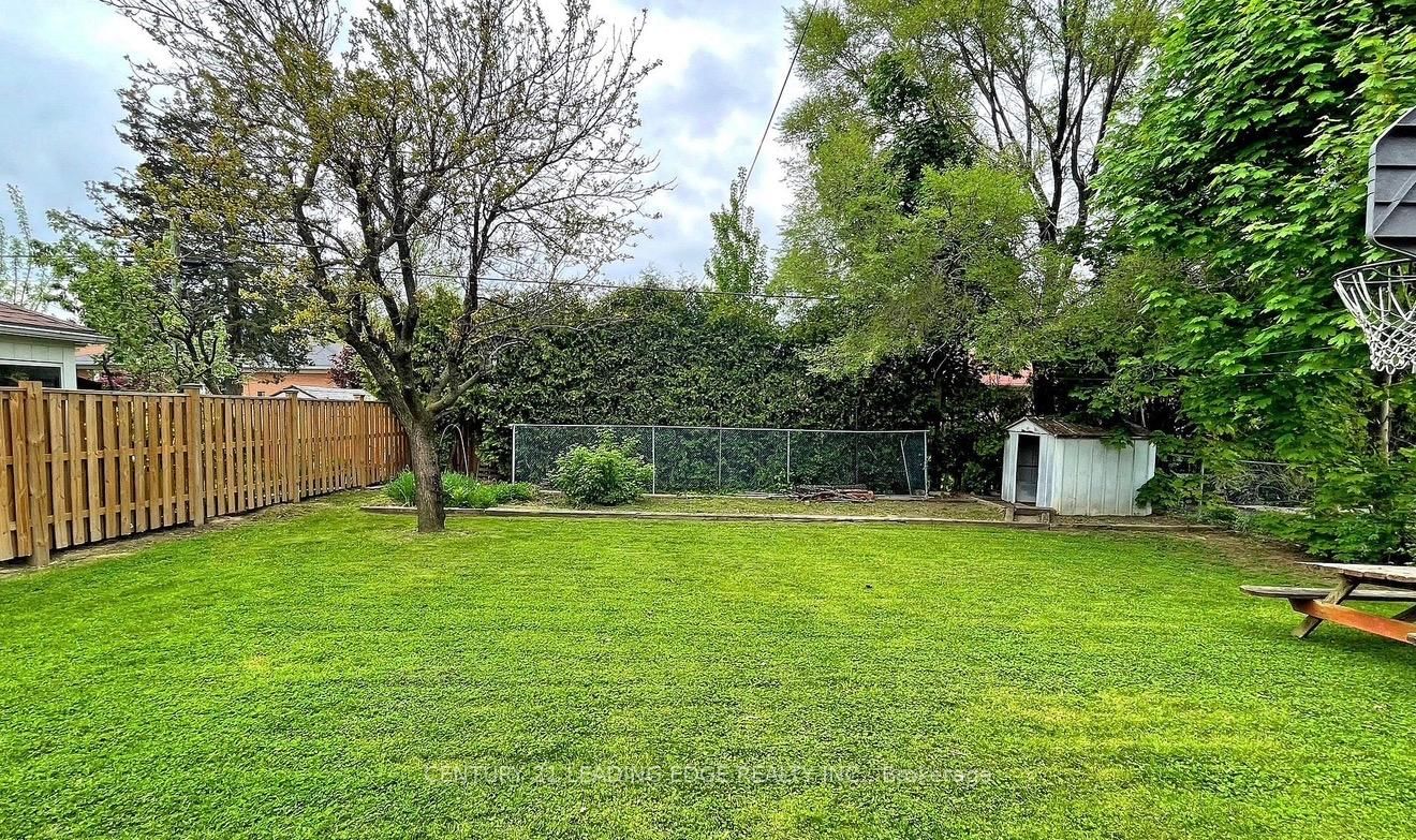 246 Waterloo Avenue • Toronto, ON photo 9