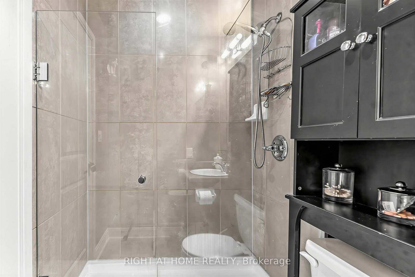 18 Yorkville Avenue • #305 • Toronto, ON photo 11
