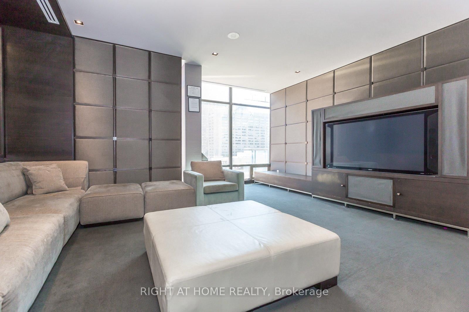 18 Yorkville Avenue • #305 • Toronto, ON photo 19