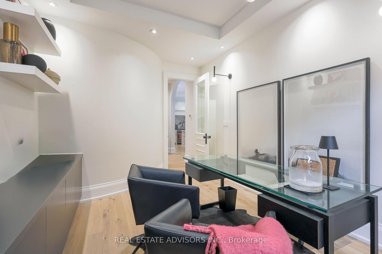 20 Arrowstook Road • Toronto, ON photo 9