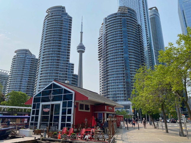 PH2 - 208 Queens Quay W