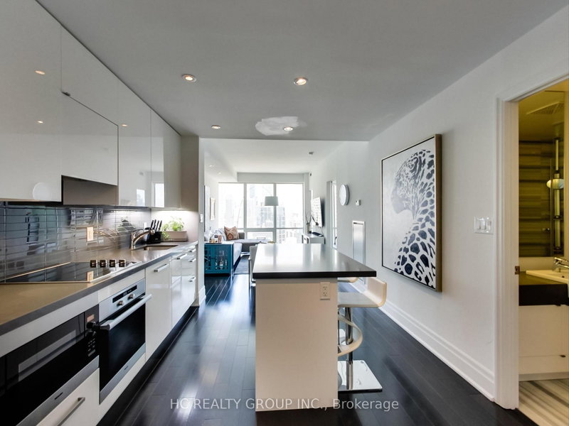 home for lease on 3606-8 The Esplanade Street