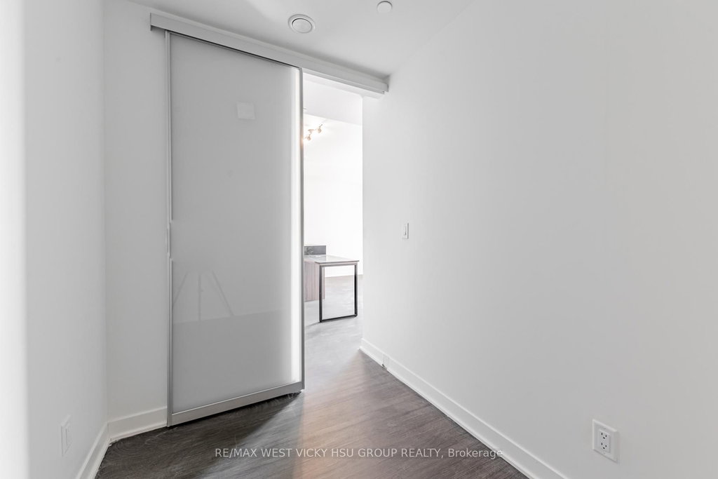 # 810 - 185 Alberta Avenue 4