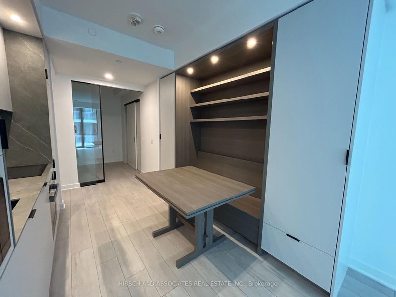 home for lease on 811-55 Charles Street E