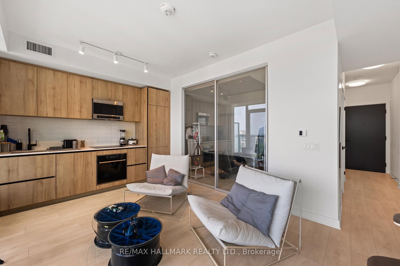 1611-127 Broadway Avenue, Toronto, ON, photo 3