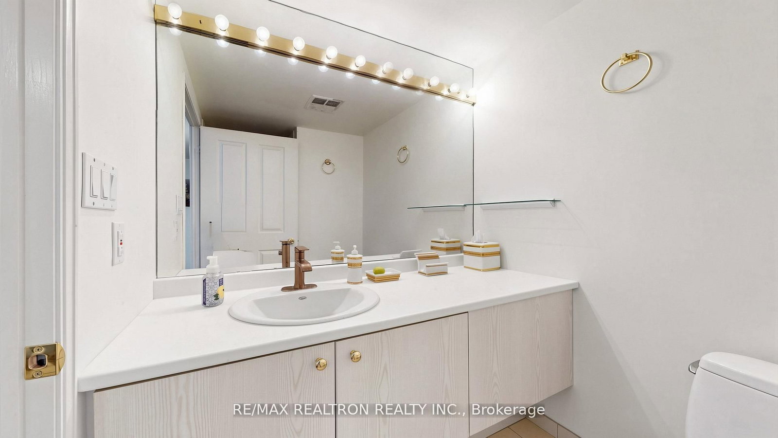18 Hollywood Avenue • #1707 • Toronto, ON photo 34