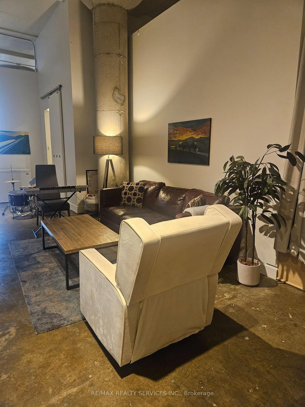 406 - 90 Sumach Street 4