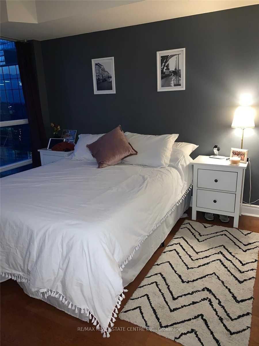 763 Bay Street • #4012 • Toronto, ON photo 14