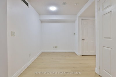 Unit 1028 — 250 Wellington Street W — photo 4