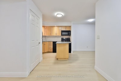 Unit 1028 — 250 Wellington Street W — photo 5