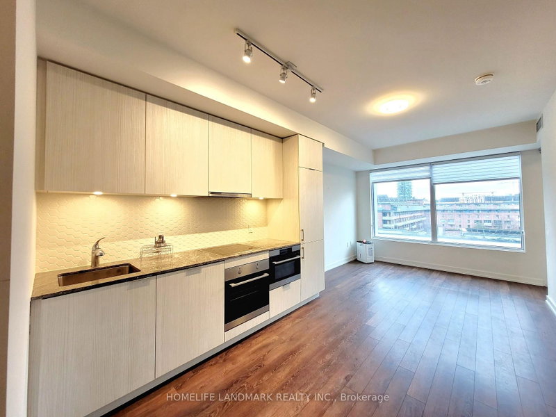 home for lease on 623-158 Front Street E