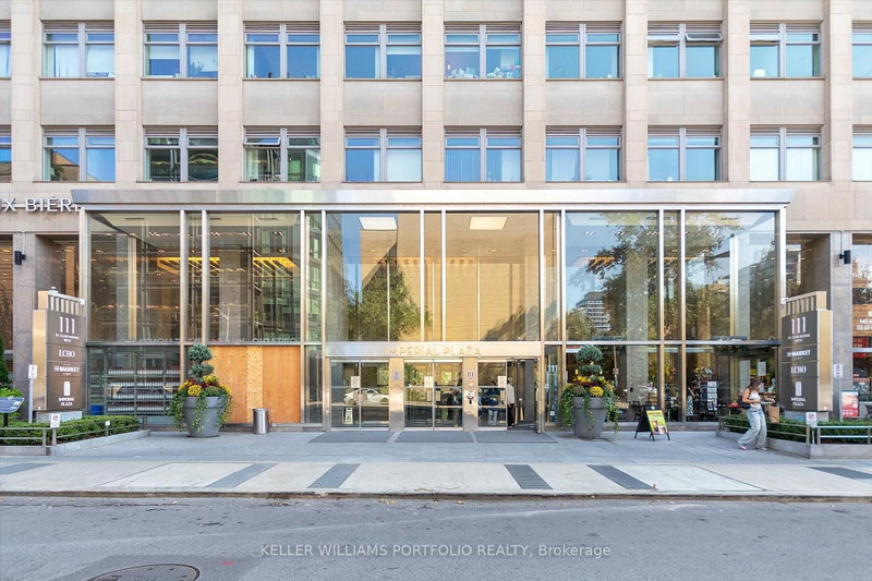 932 - 111 St Clair Avenue W