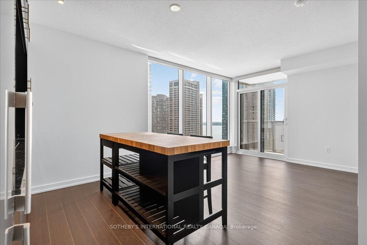 2105-10 York Street, Toronto, ON, photo 3