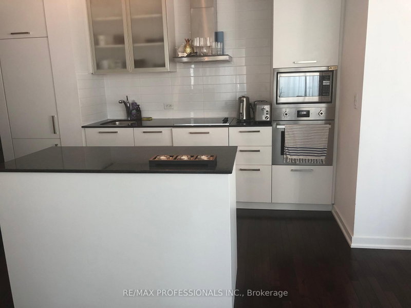402 - 12 York Street