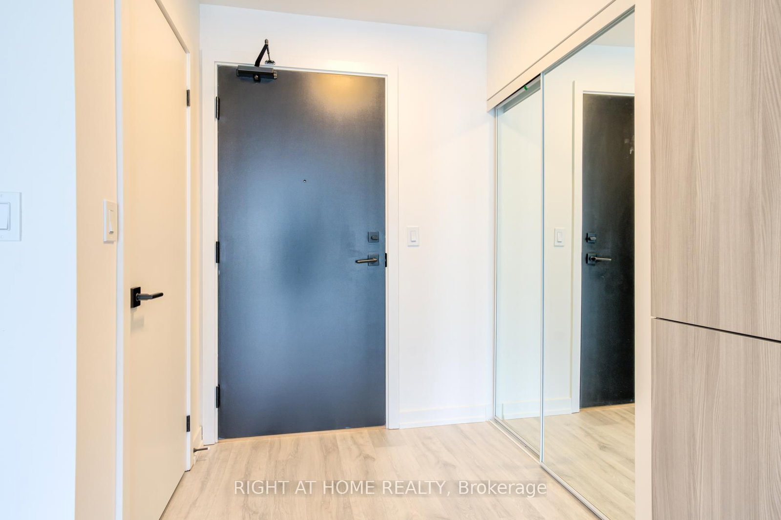 2 Augusta Avenue • #704 • Toronto, ON photo 16