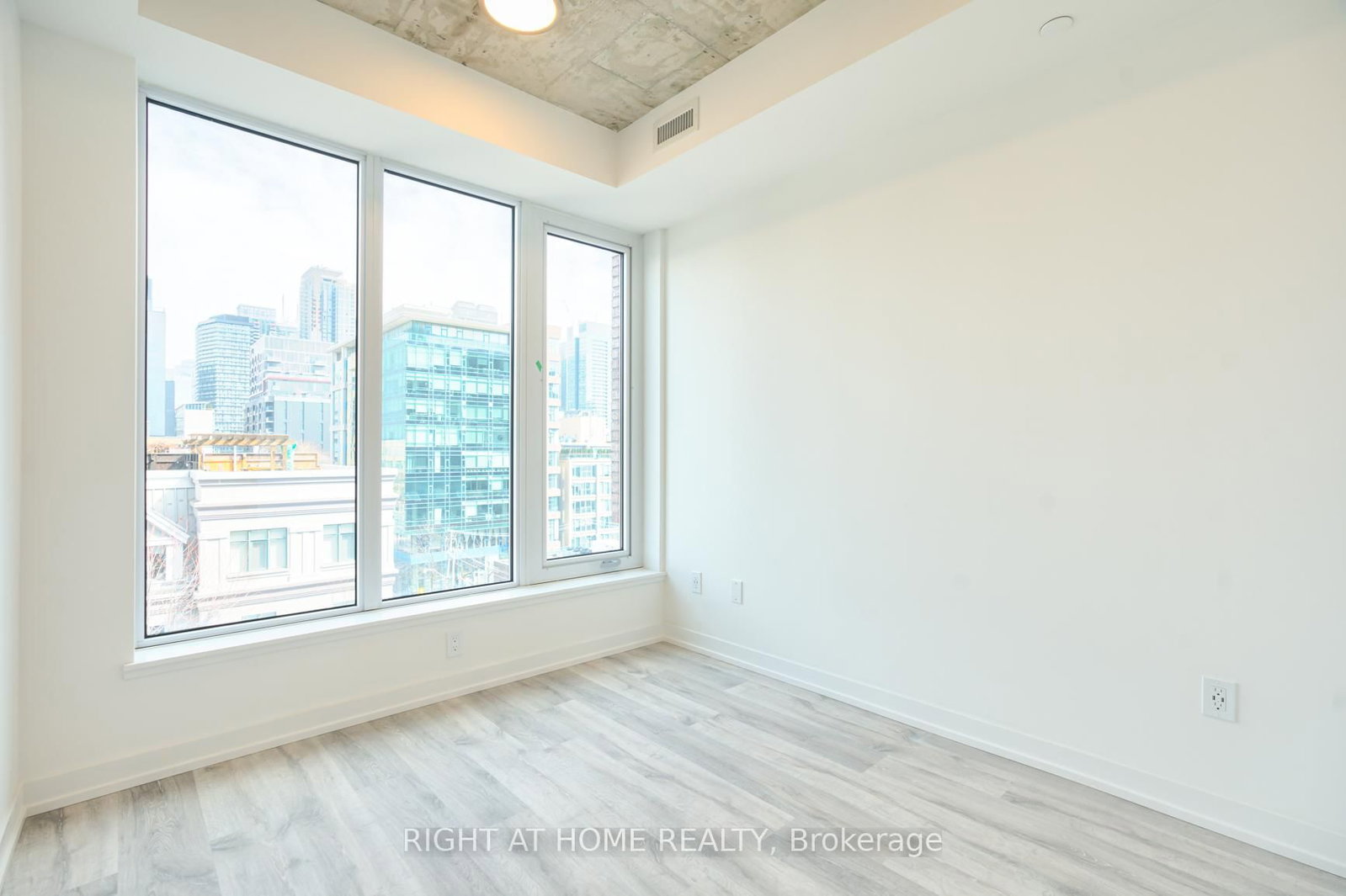 2 Augusta Avenue • #704 • Toronto, ON photo 7