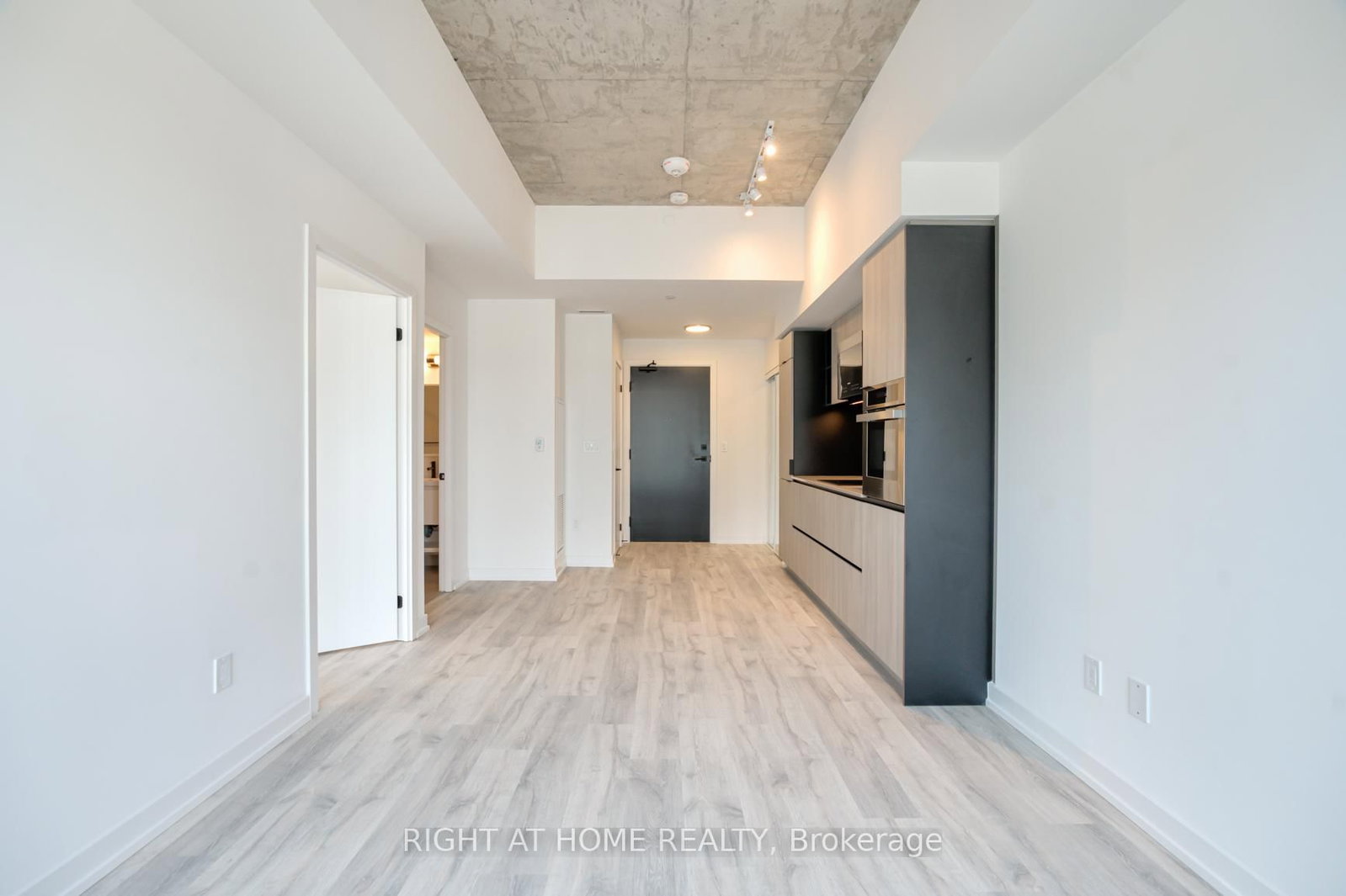2 Augusta Avenue • #704 • Toronto, ON photo 8