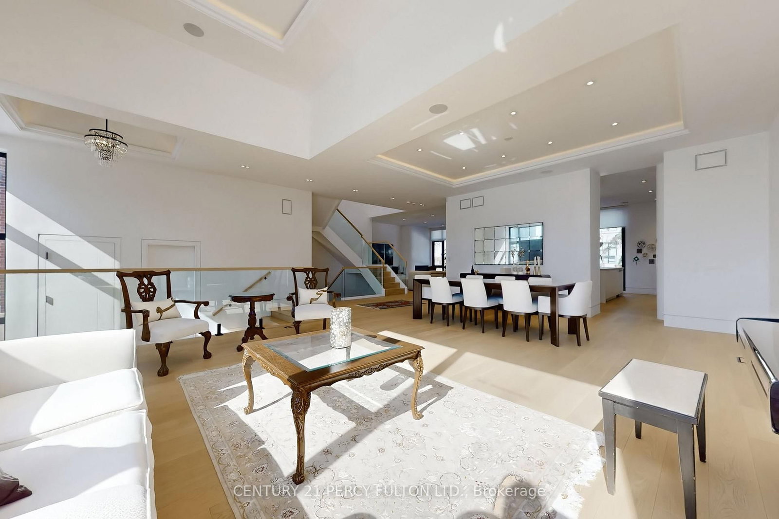 128 Anndale Drive • Toronto, ON photo 11
