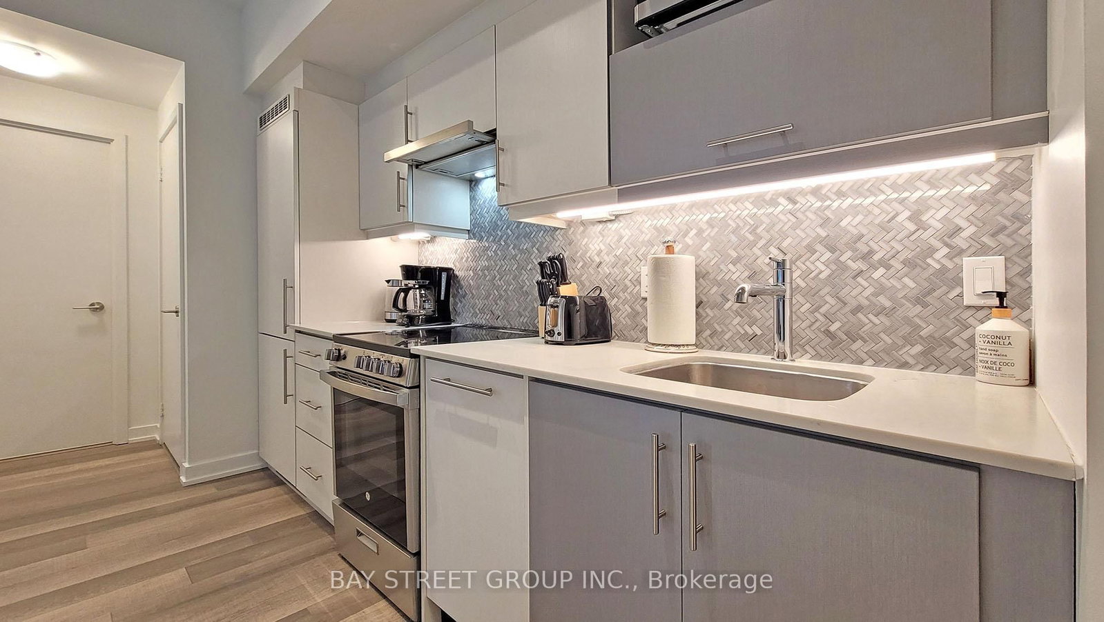 204-181 Huron Street, Toronto, ON, photo 5