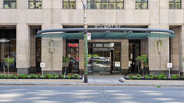 1015 - 955 Bay Street