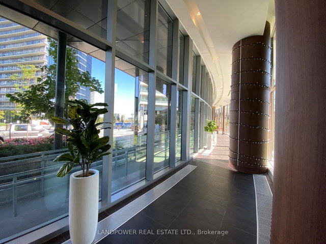 PH 10 - 115 McMahon Drive